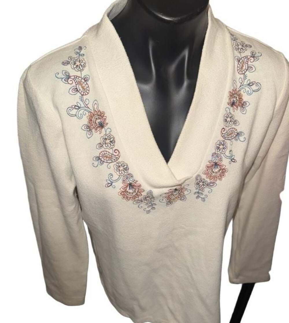 Great Northwest Clothing Company Cream Floral Embroidered V-Neck Sweater Size M